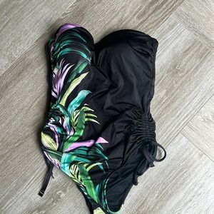 Seafolly one piece swimsuit with floral detail size 6